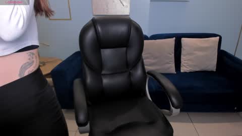Snapshot of staceywood_ chatting on December 3, 10:26 am Stacy Woods online show from December 3, 10:26 am