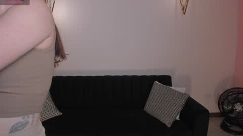 Snapshot of staceywood_ chatting on December 5, 10:23 am Stacy Woods online show from December 5, 10:23 am