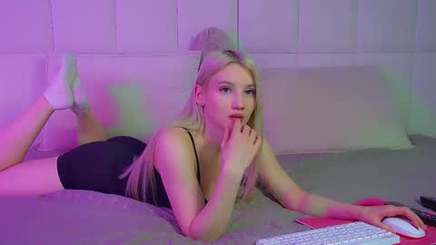 StacyEvances online show from September 29, 7:08 pm
