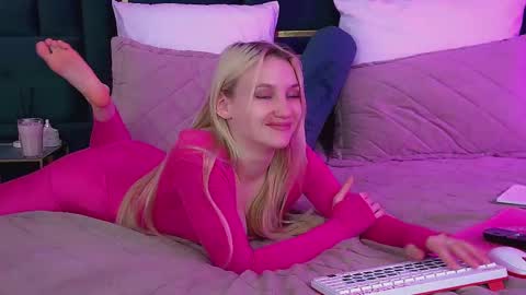 StacyEvances online show from November 11, 9:01 pm