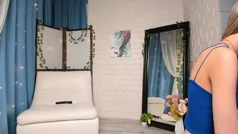 Chloe online show from May 11, 2:45 pm