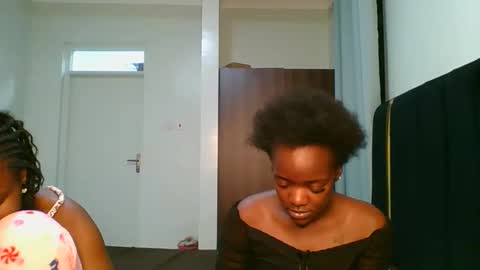 lia online show from May 17, 6:51 pm