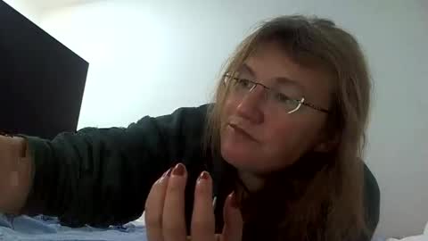starlagurl online show from December 6, 1:44 pm