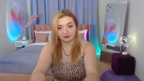 stasynickols online show from October 5, 3:06 pm