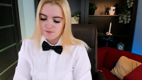 stef_nicks online show from November 21, 5:20 am