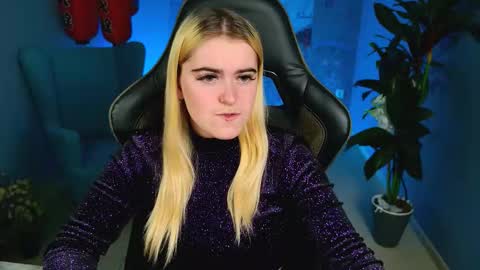 stef_nicks online show from October 9, 10:30 am