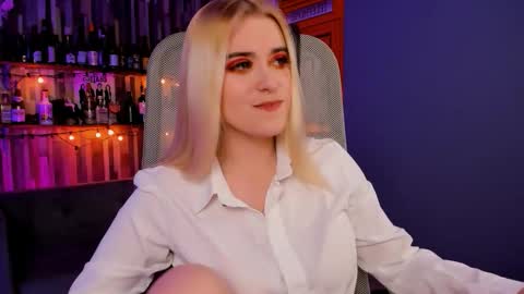 stef_nicks online show from February 23, 10:15 am