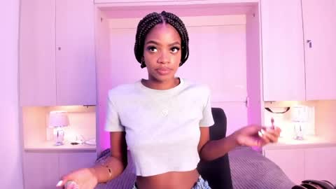 stefannyevans_ online show from May 21, 1:09 pm