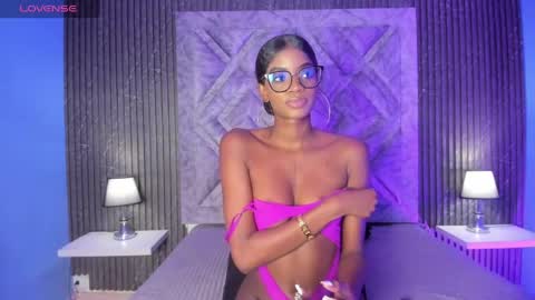 stefannyevans_ online show from May 12, 1:29 pm