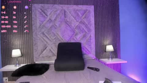 stefannyevans_ online show from May 9, 2:30 pm