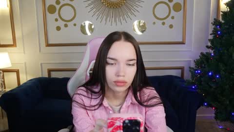 Stella online show from December 8, 11:46 am