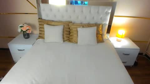 Stella Nelson online show from October 15, 7:22 am