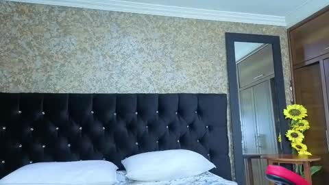 Estella online show from October 31, 10:58 pm