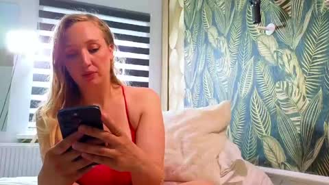 StellaFlowerPower online show from May 5, 1:14 pm