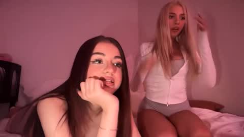 stellapearl online show from October 8, 8:35 pm