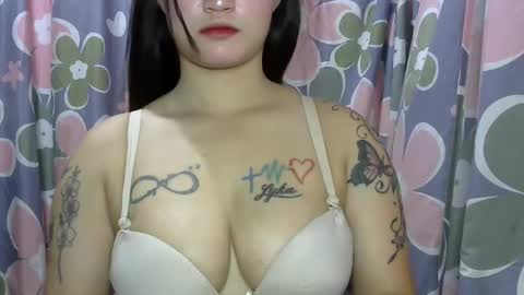 Stellapearlx online show from May 18, 1:48 am