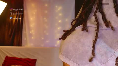 stellart_ online show from May 18, 3:38 am