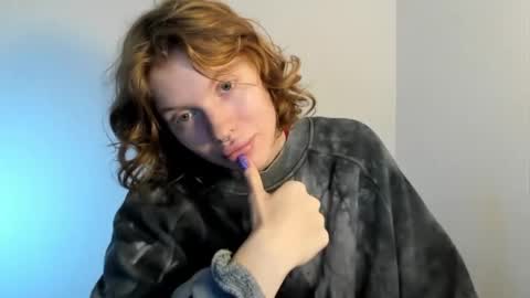Snapshot of stellaswen chatting on October 10, 8:30 am S T E L L A online show from October 10, 8:30 am