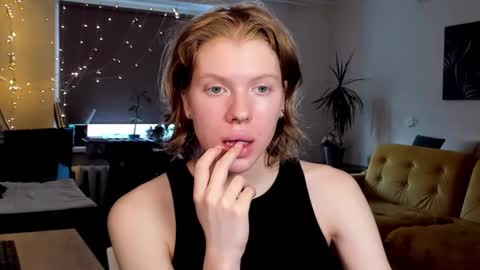 Snapshot of stellaswen chatting on February 19, 12:55 pm S T E L L A online show from February 19, 12:55 pm