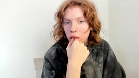 Snapshot of stellaswen chatting on October 3, 10:31 am S T E L L A online show from October 3, 10:31 am