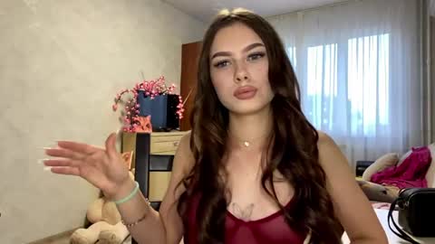 Stephani online show from May 12, 3:19 pm