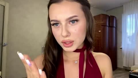Stephani online show from May 19, 3:52 pm