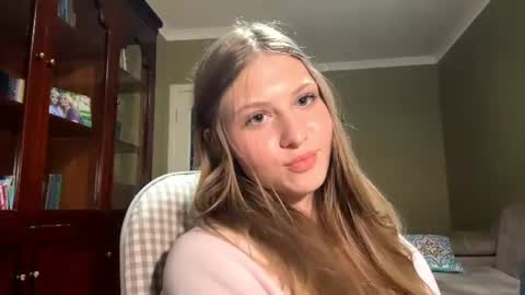 Hannah online show from August 3, 4:23 pm