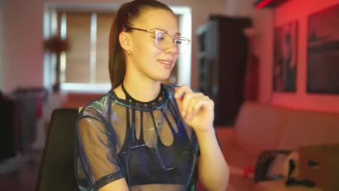 stephie0404 online show from October 6, 5:24 am