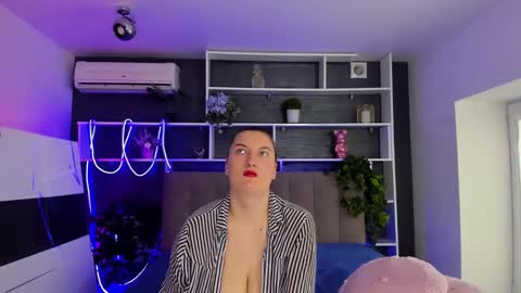 Stephie online show from February 25, 7:29 am