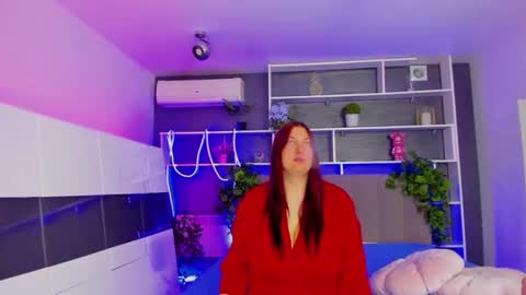 Stephie online show from May 18, 5:35 am