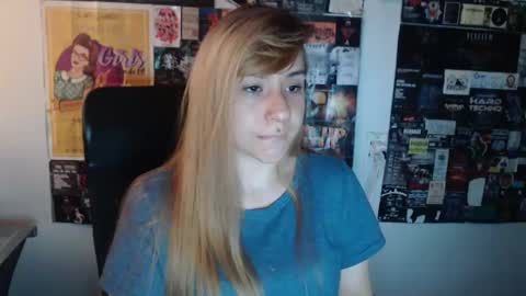 sthefanie__ online show from February 28, 10:50 pm