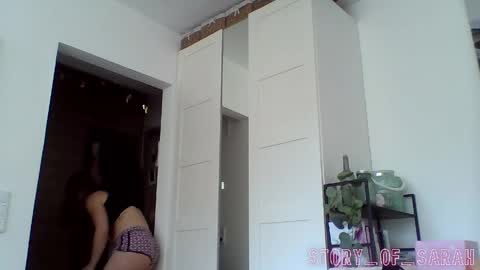 Sarah online show from April 11, 1:15 pm