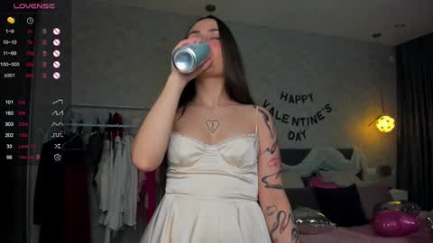 Laura online show from February 15, 3:20 am