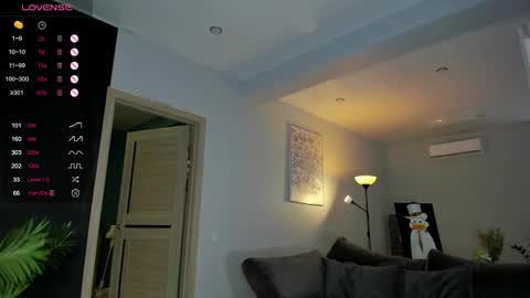 Laura online show from November 22, 5:32 am