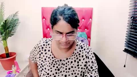 strawberry_lipz online show from November 18, 4:24 am