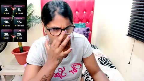 strawberry_lipz online show from October 6, 4:51 am