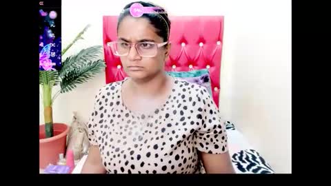 strawberry_lipz online show from October 27, 5:14 am