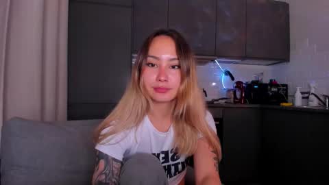 Tati and Lola online show from October 20, 5:27 pm