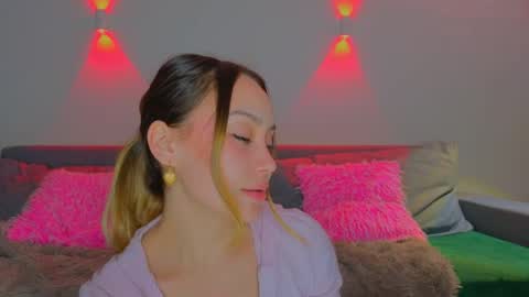 Tati and Lola online show from May 16, 7:35 pm