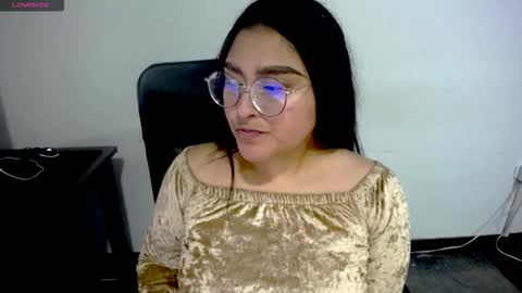 strawlux online show from March 18, 7:02 am