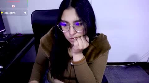 strawlux online show from March 12, 7:00 am