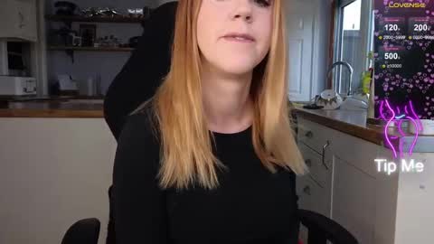 Snapshot of stripmequick chatting on February 26, 9:33 am Amorina online show from February 26, 9:33 am