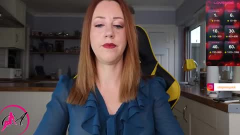 Snapshot of stripmequick chatting on December 3, 10:48 am Amorina online show from December 3, 10:48 am