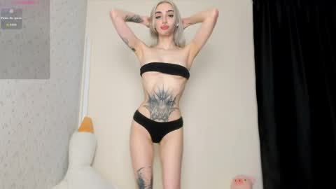 Chloe online show from May 24, 3:55 pm