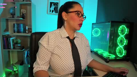 Snapshot of sue_wolls chatting on January 13, 1:23 am Andrea online show from January 13, 1:23 am
