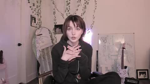Ella online show from May 25, 3:49 am