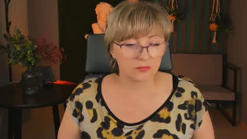Vivien online show from December 14, 7:25 pm