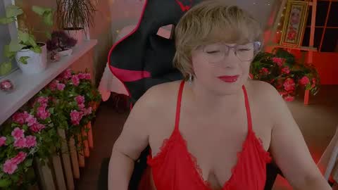 Vivien online show from May 12, 3:41 pm