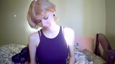 Snapshot of suicunebitch chatting on December 31, 10:34 pm Ophelia online show from December 31, 10:34 pm