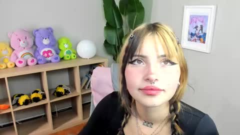 sukini_berry_ online show from September 24, 1:54 pm